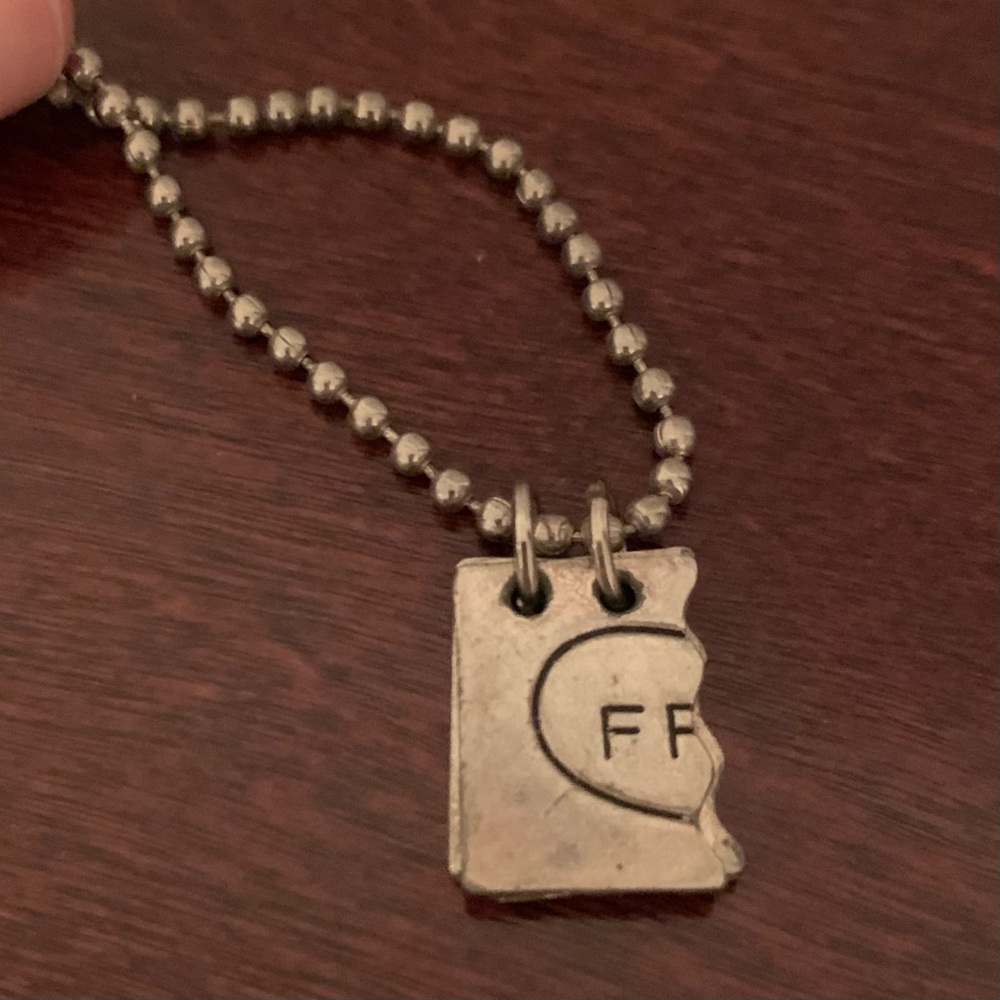 ✨$3 if bundled✨ 2 Vintage Friendship Necklaces - Picture 5 of 7